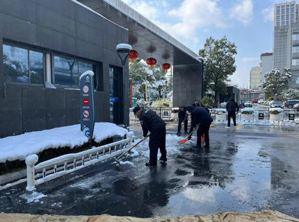雪落知寒意，行动暖人心